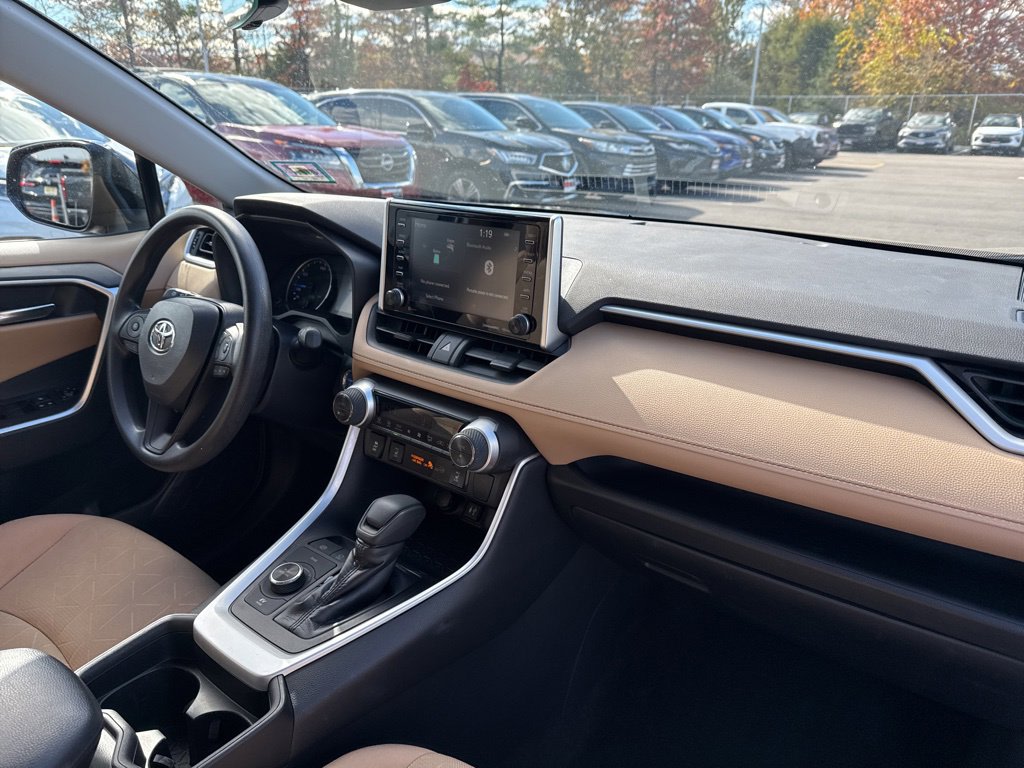 Thumbnail: 2019 Toyota RAV4 - 8