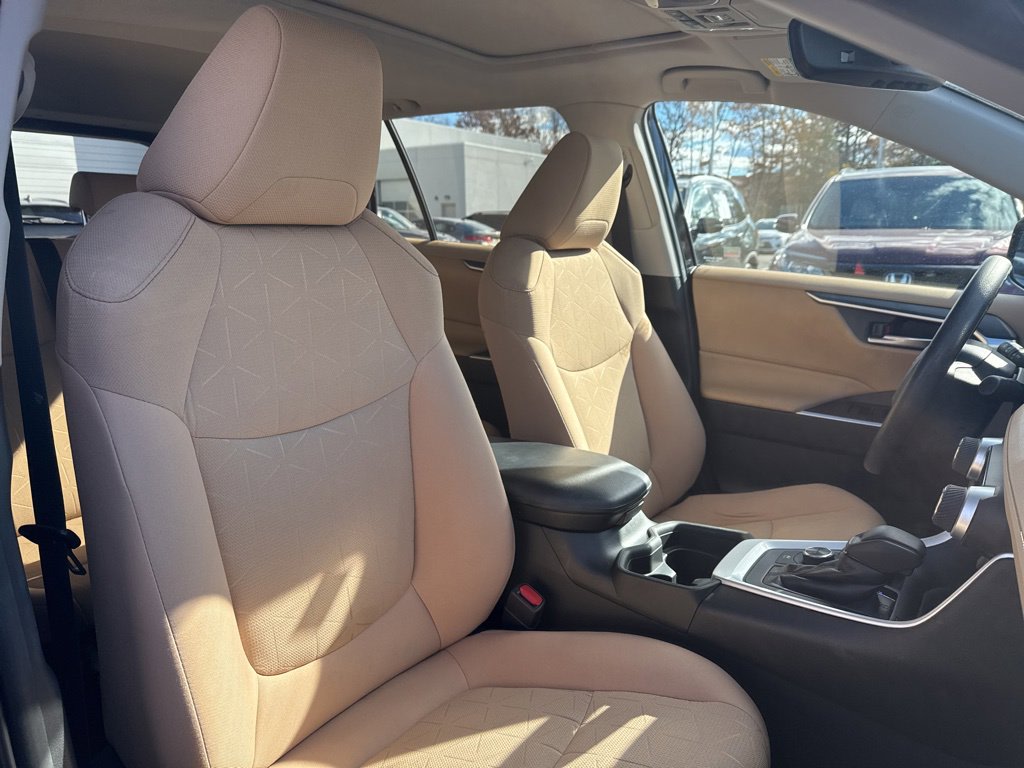 Thumbnail: 2019 Toyota RAV4 - 10