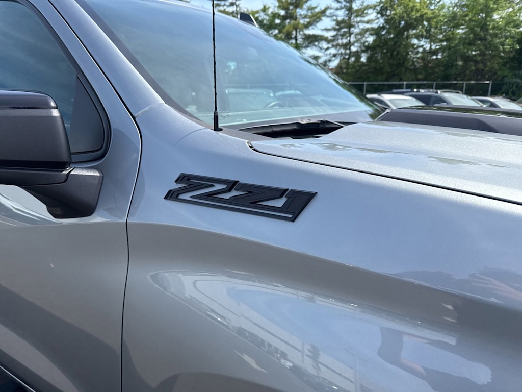 Thumbnail: 2023 Chevrolet Silverado 1500 - 19