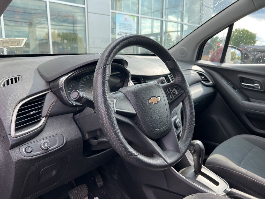 Thumbnail: 2017 Chevrolet Trax - 2