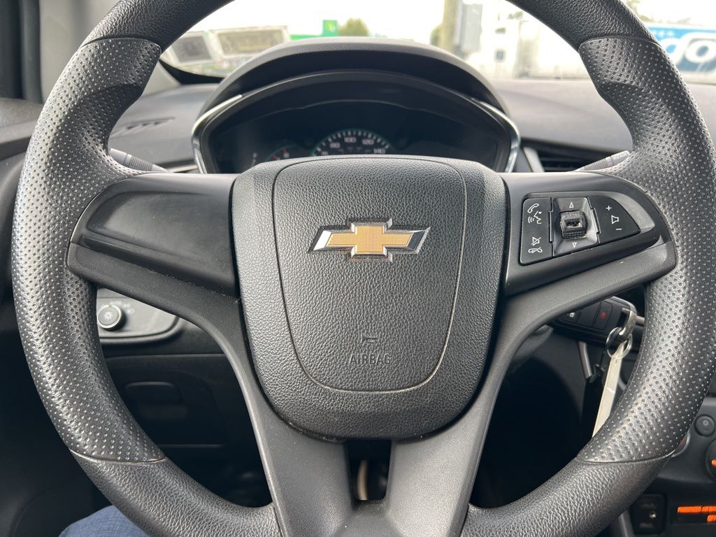 Thumbnail: 2017 Chevrolet Trax - 14