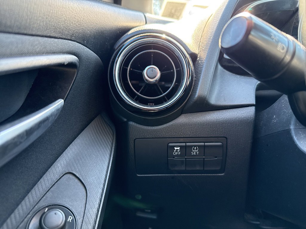 Thumbnail: 2017 Toyota Yaris iA - 26