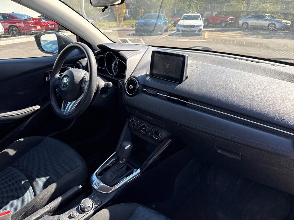 Thumbnail: 2017 Toyota Yaris iA - 10