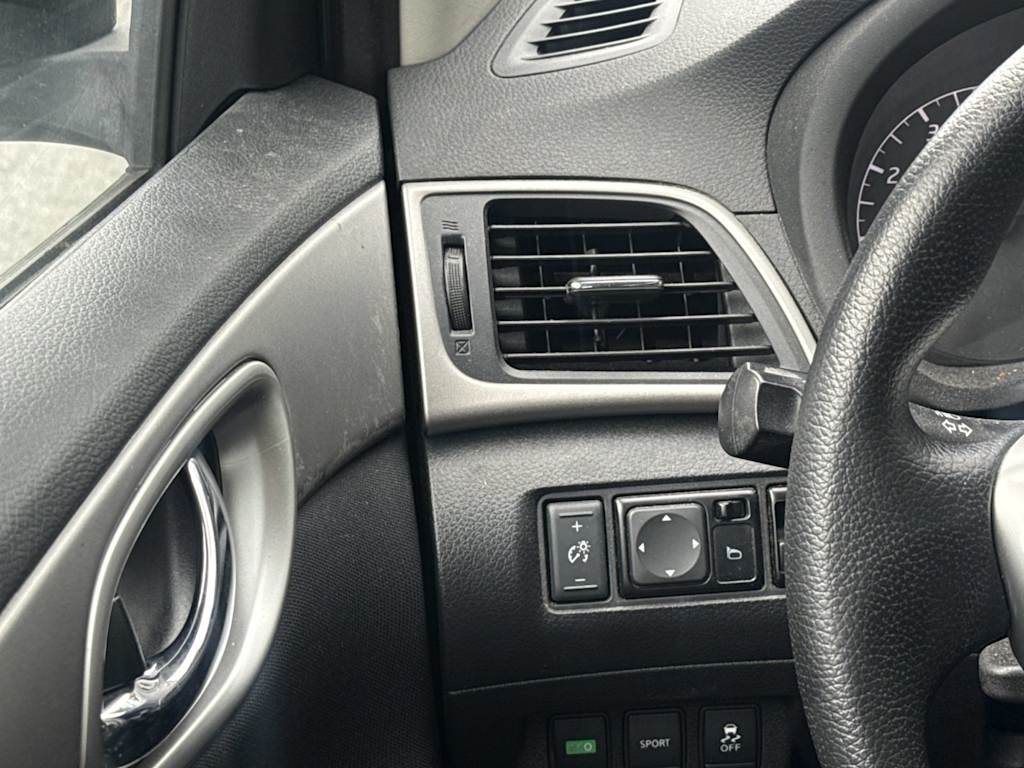 Thumbnail: 2015 Nissan Sentra - 21