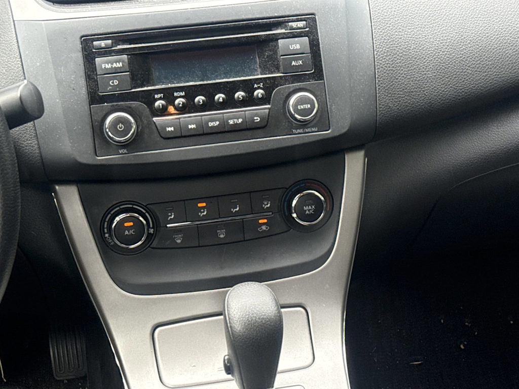 Thumbnail: 2015 Nissan Sentra - 20