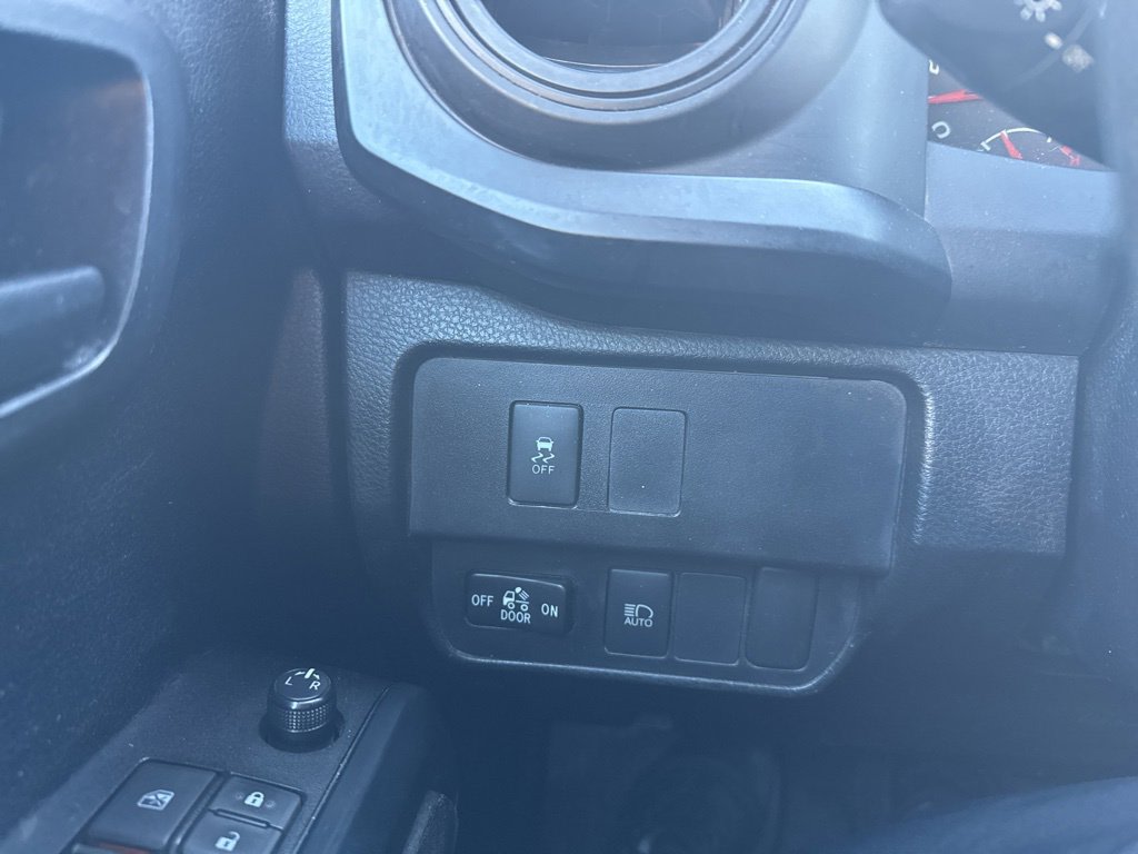 Thumbnail: 2021 Toyota Tacoma - 21