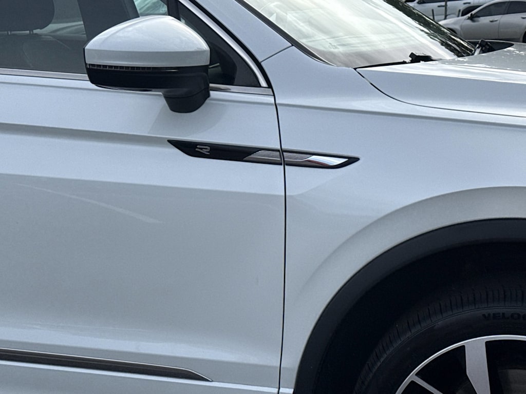 Thumbnail: 2022 Volkswagen Tiguan - 9