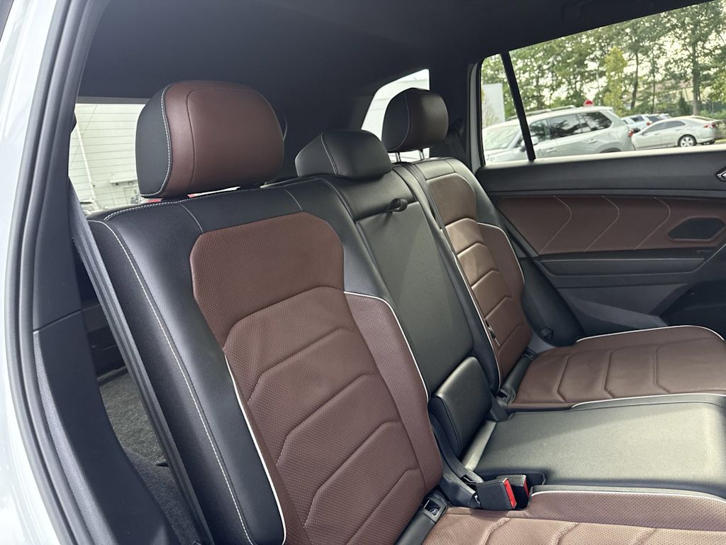 Thumbnail: 2022 Volkswagen Tiguan - 24