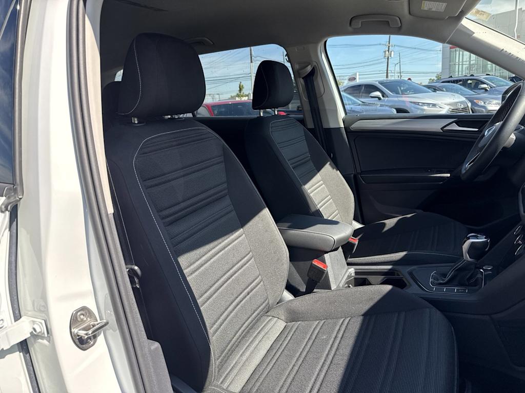 Thumbnail: 2023 Volkswagen Tiguan - 10