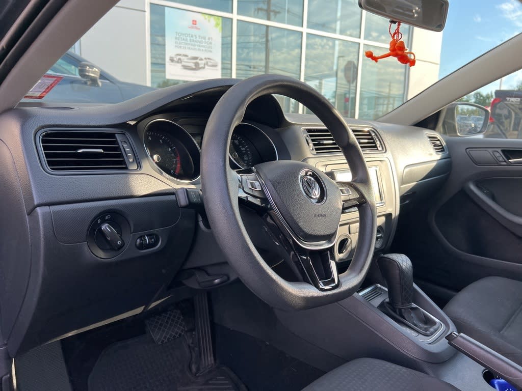 Thumbnail: 2015 Volkswagen Jetta - 2