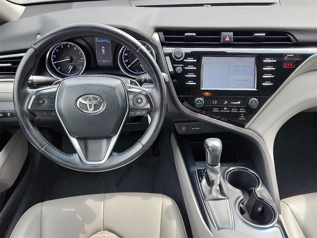 2018 Toyota Camry SE 2