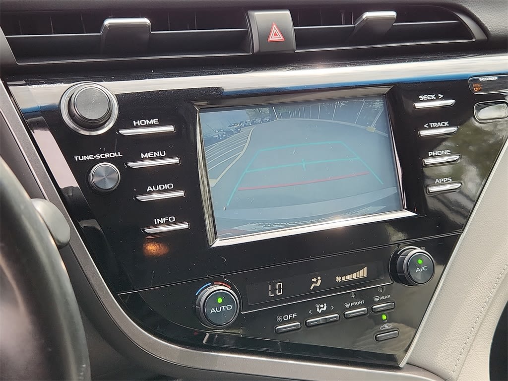 2018 Toyota Camry SE 22
