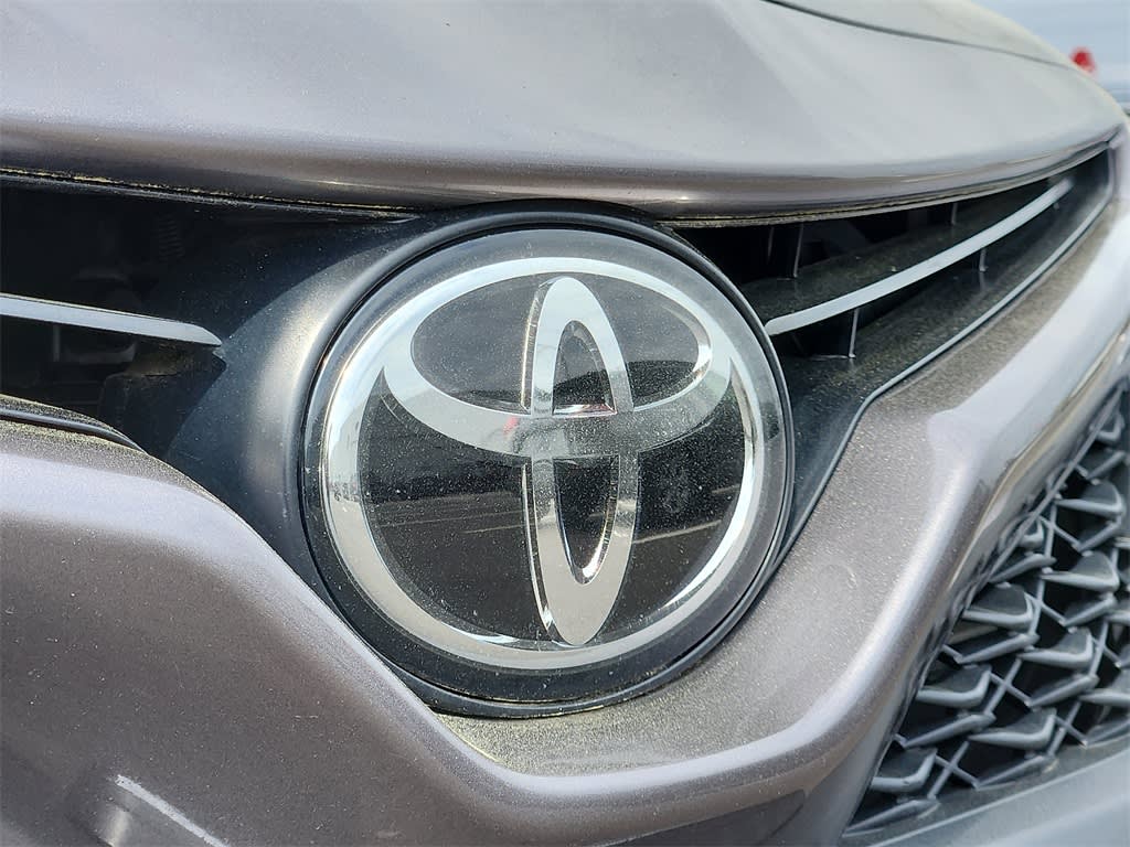 2018 Toyota Camry SE 28