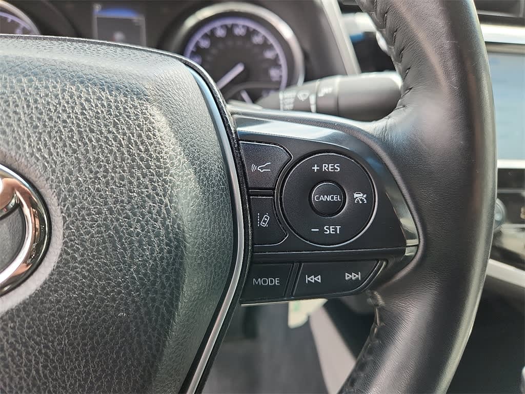 2018 Toyota Camry SE 24