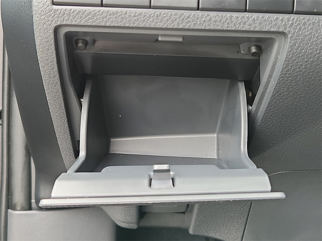 2018 Toyota Camry SE 29