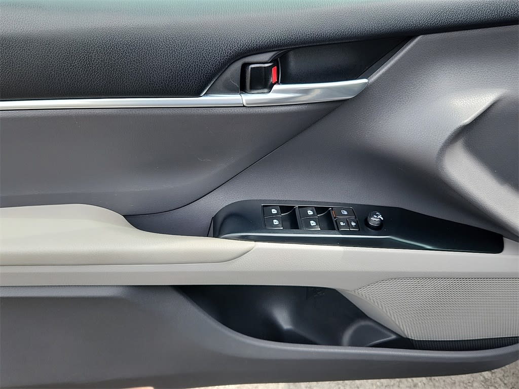 2018 Toyota Camry SE 20
