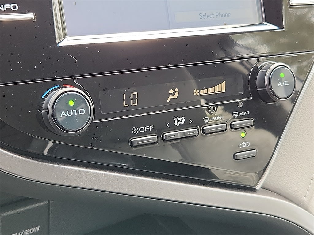 2018 Toyota Camry SE 21