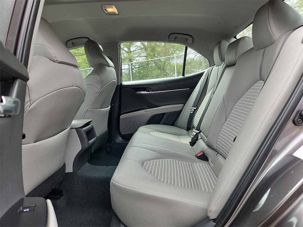 2018 Toyota Camry SE 11