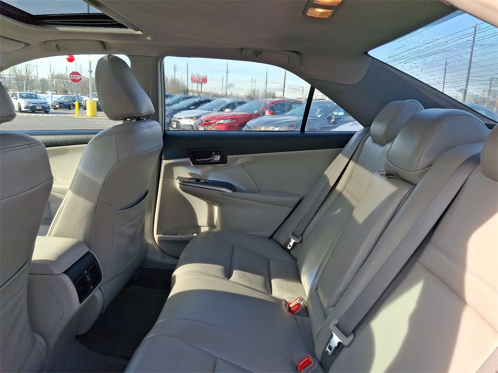 2013 Toyota Camry XLE 10