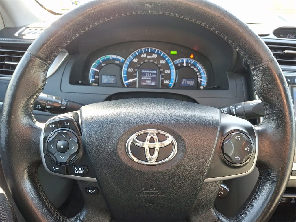 2013 Toyota Camry XLE 27