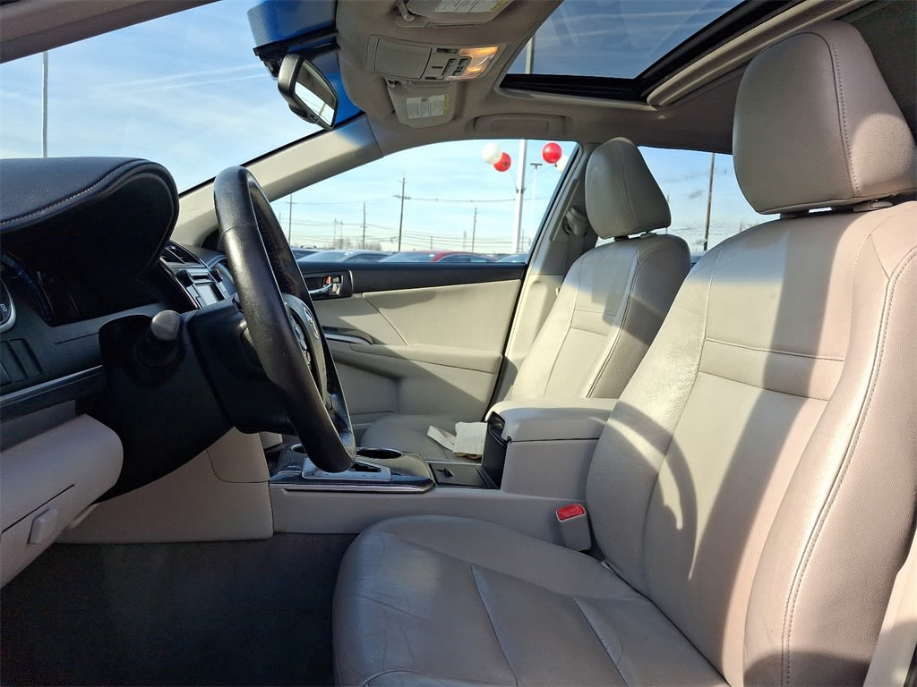 2013 Toyota Camry XLE 9