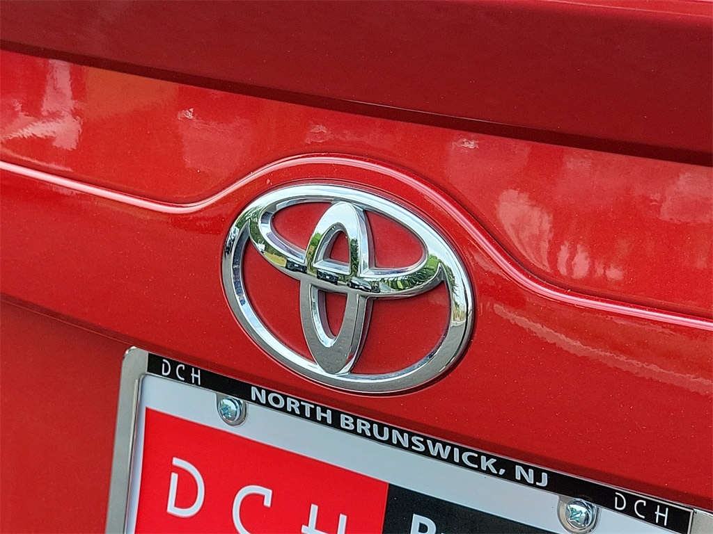 2012 Toyota Camry SE 26