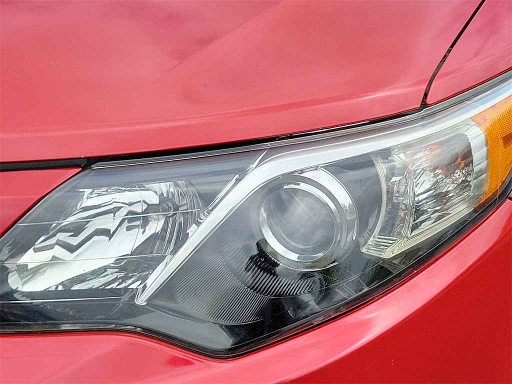 2012 Toyota Camry SE 19