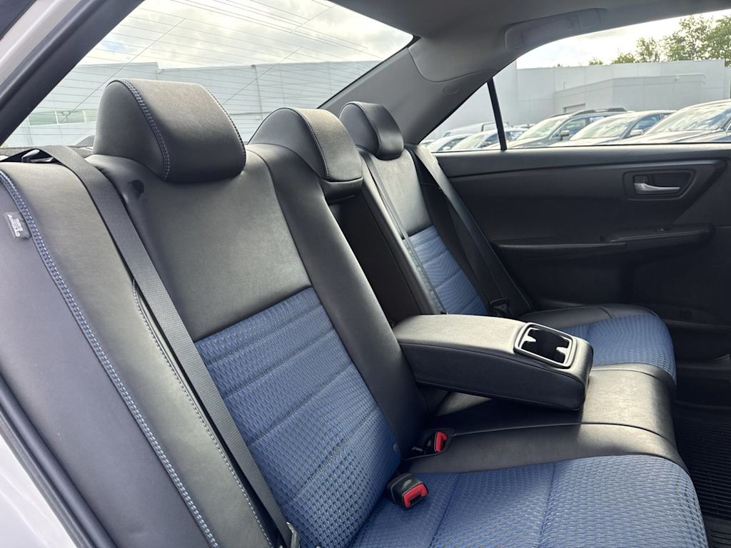 Thumbnail: 2016 Toyota Camry - 9