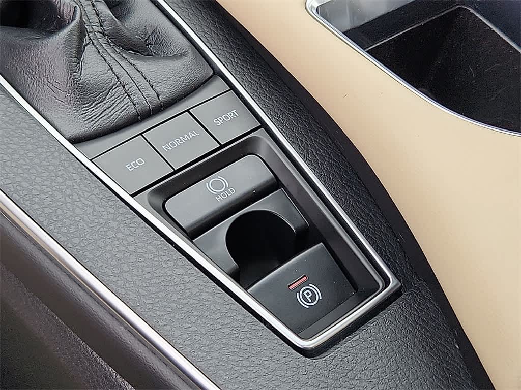 2019 Toyota Avalon Limited 16