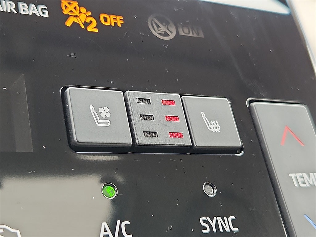 2019 Toyota Avalon Limited 28