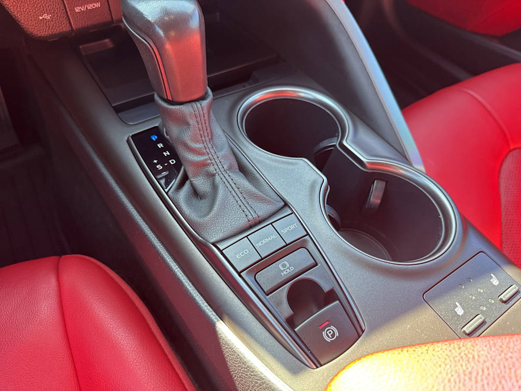 Thumbnail: 2022 Toyota Camry - 14