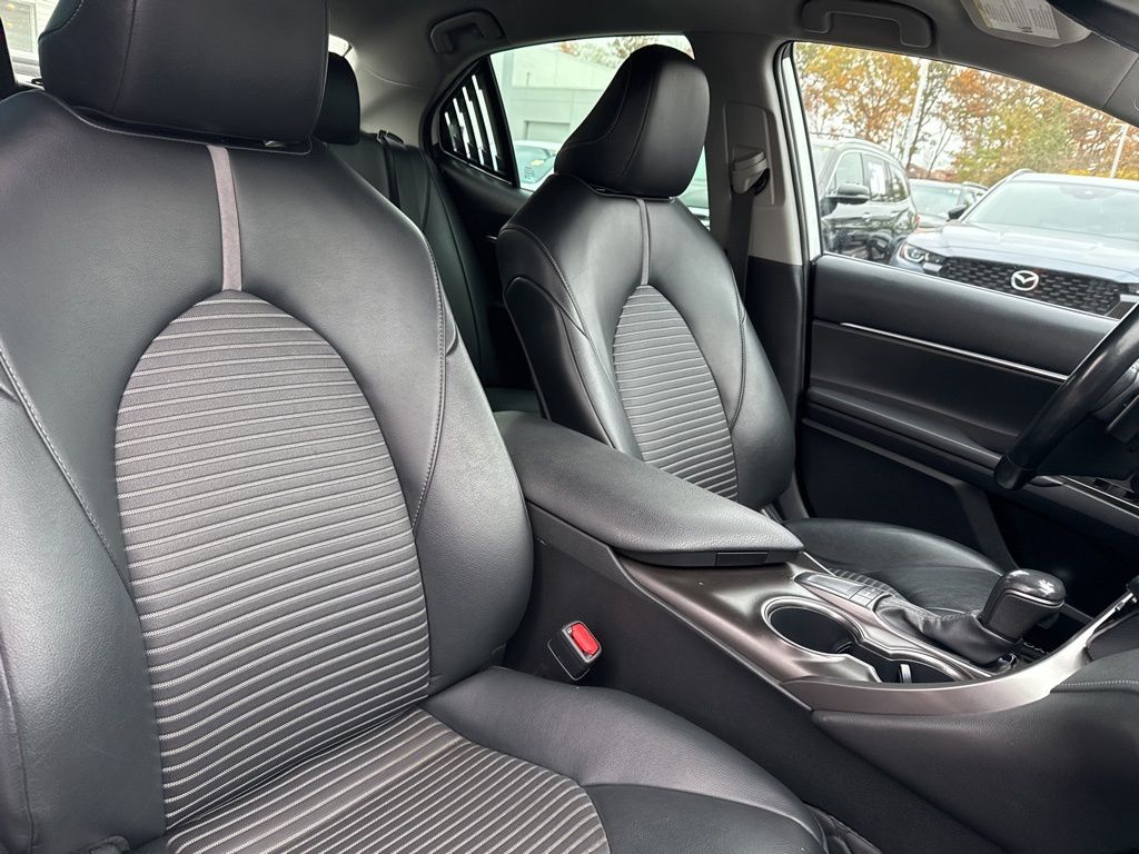 Thumbnail: 2022 Toyota Camry - 10