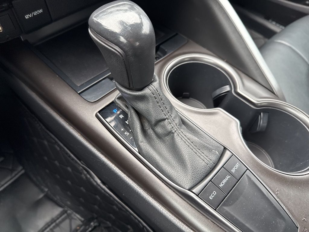 Thumbnail: 2022 Toyota Camry - 15