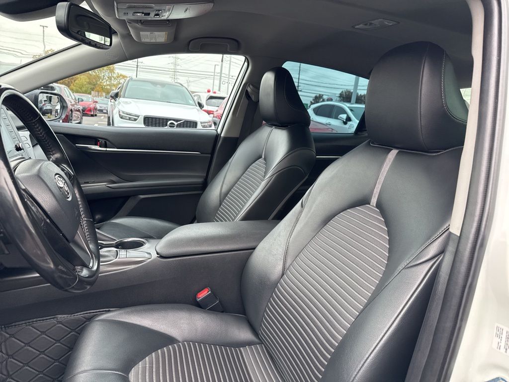 Thumbnail: 2022 Toyota Camry - 9