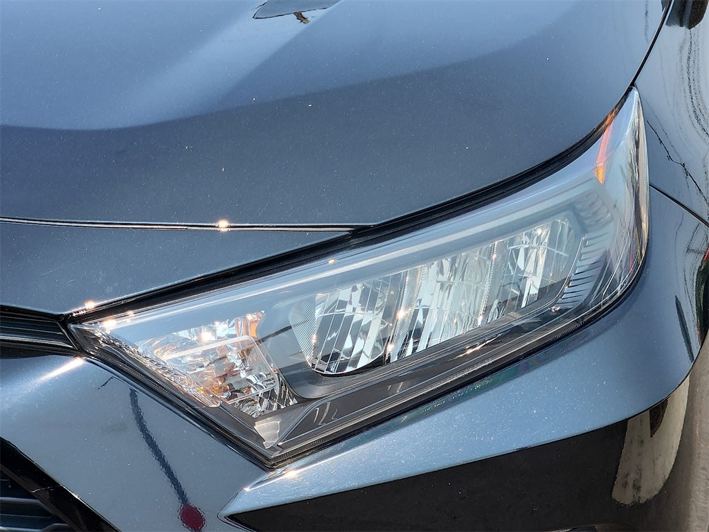 2021 Toyota RAV4 LE 19