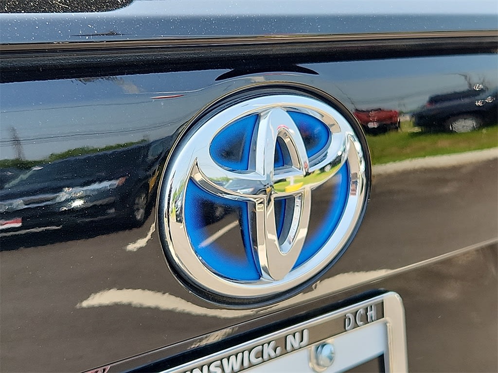 2021 Toyota RAV4 LE 7