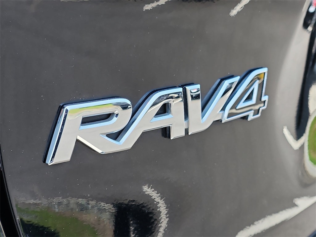 2021 Toyota RAV4 LE 29