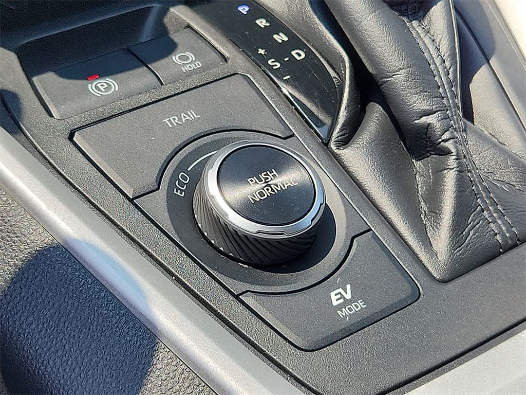 2021 Toyota RAV4 LE 27