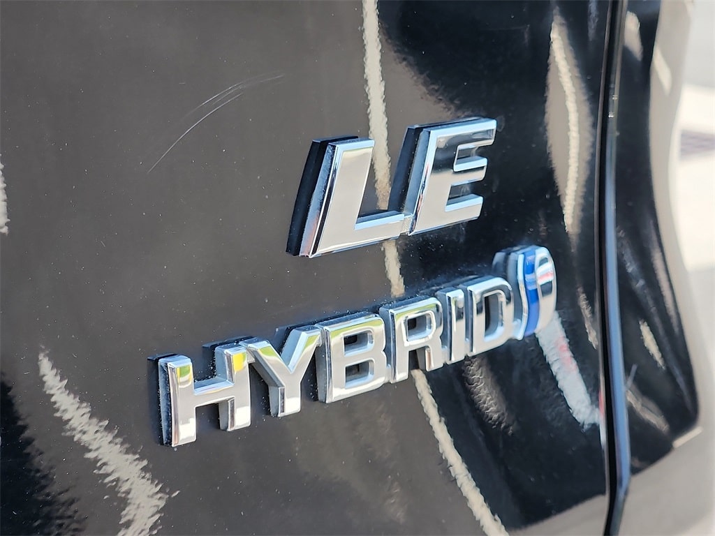 2021 Toyota RAV4 LE 28