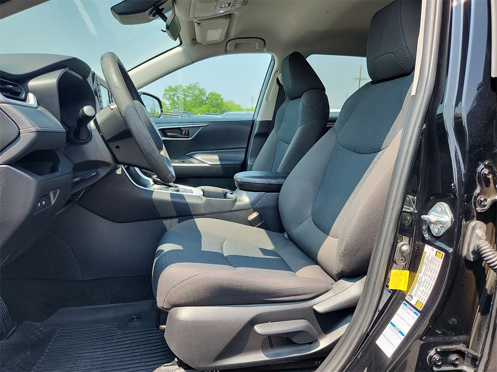 2021 Toyota RAV4 LE 10