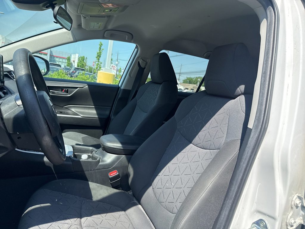 Thumbnail: 2021 Toyota RAV4 - 9
