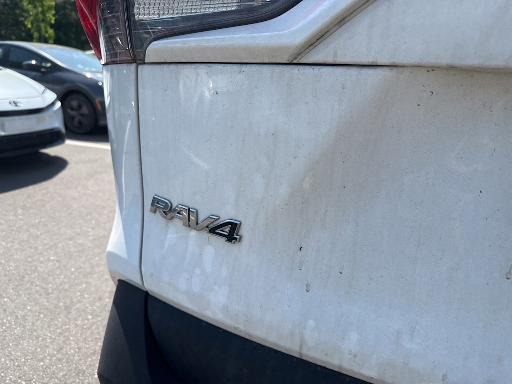 Thumbnail: 2021 Toyota RAV4 - 23