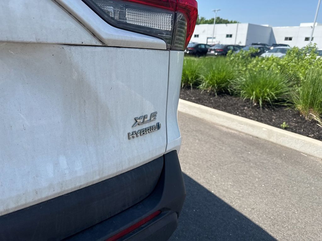 Thumbnail: 2021 Toyota RAV4 - 21