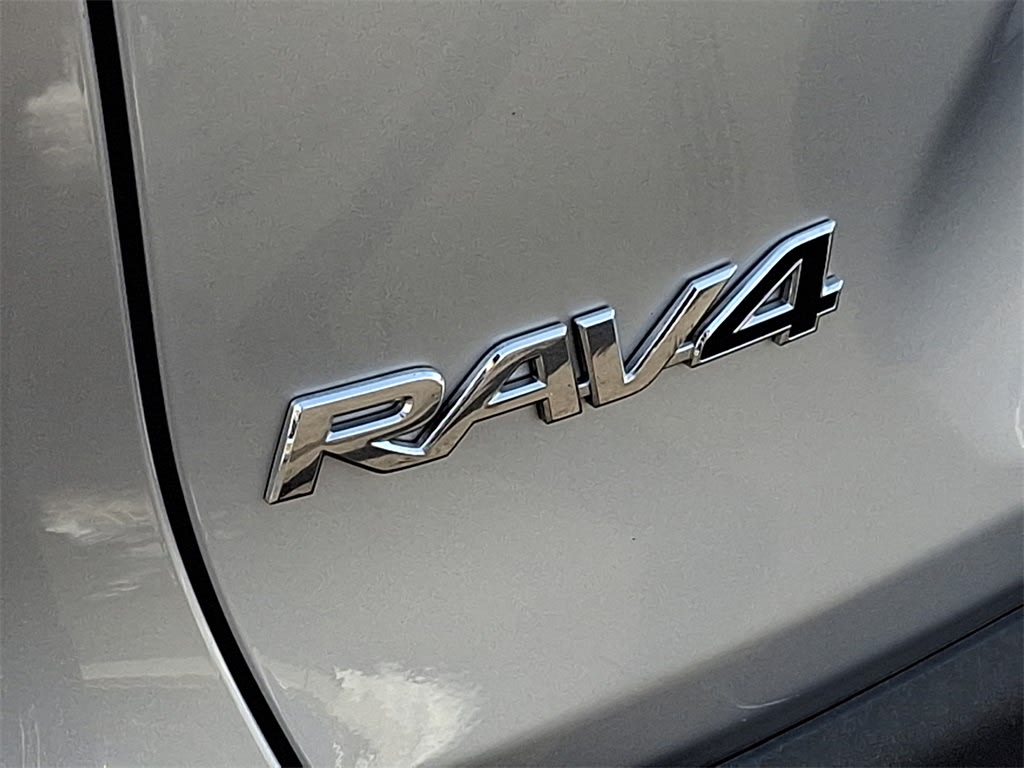 2022 Toyota RAV4 XLE 7