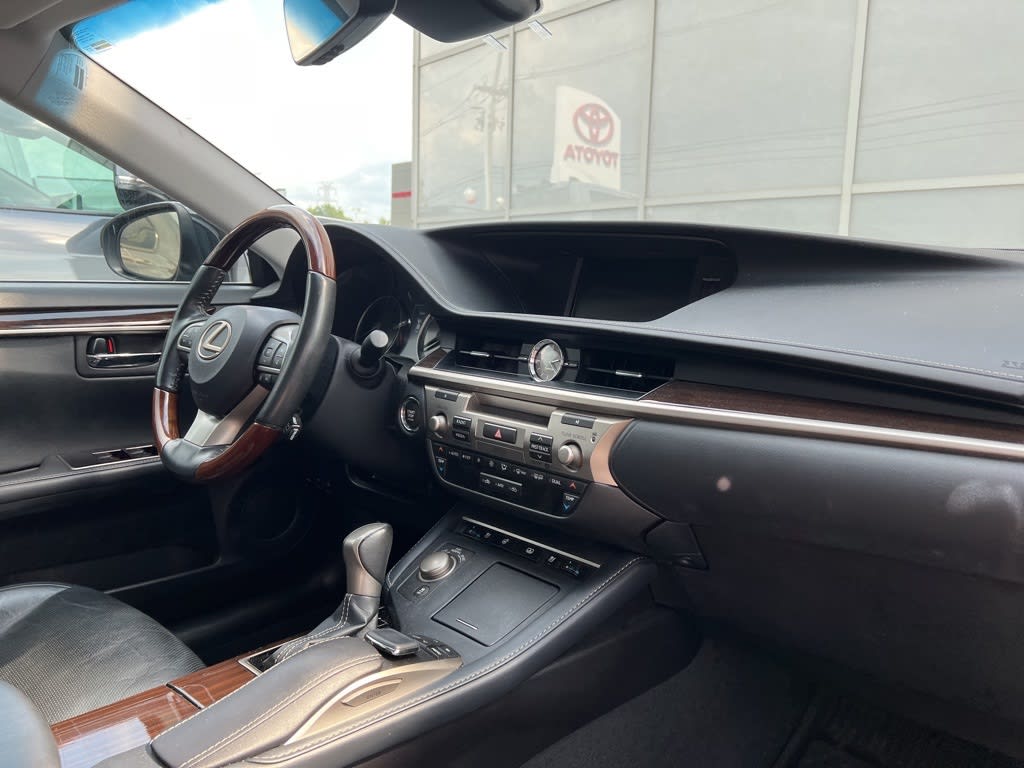 Thumbnail: 2018 Lexus ES - 6
