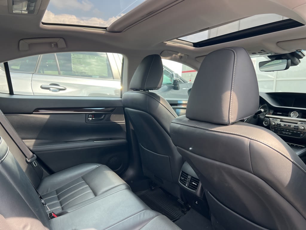 Thumbnail: 2018 Lexus ES - 17