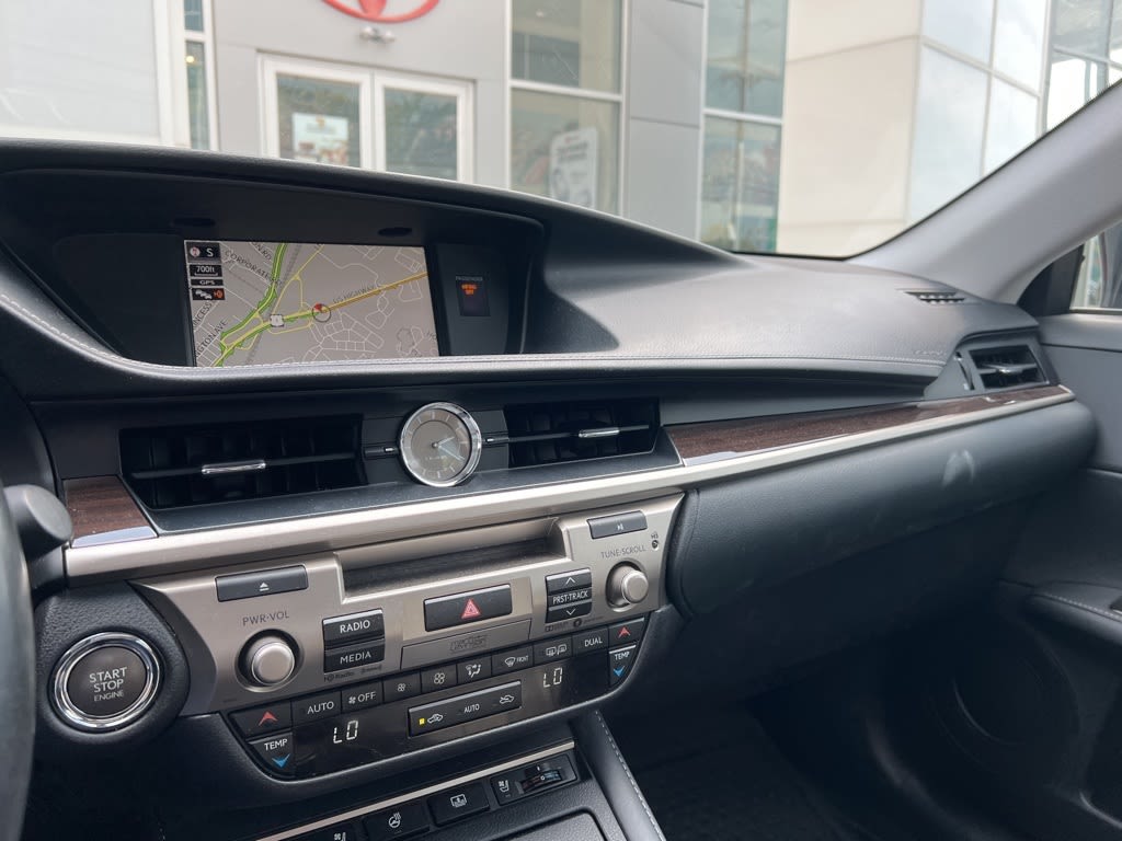 Thumbnail: 2018 Lexus ES - 19