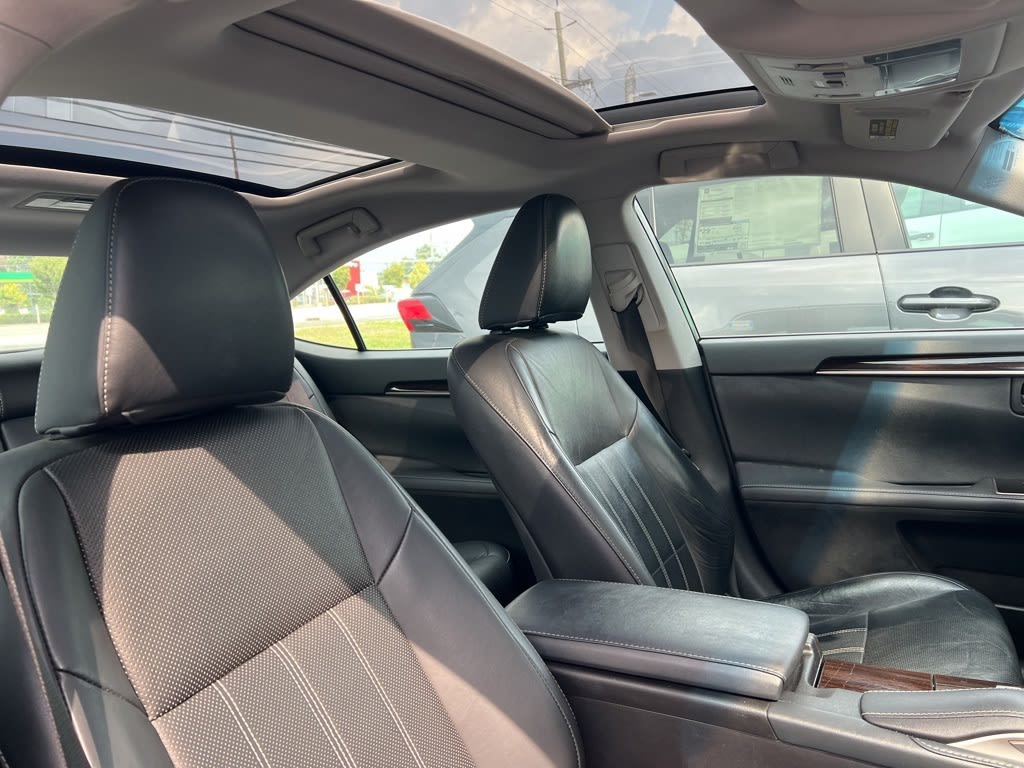 Thumbnail: 2018 Lexus ES - 8