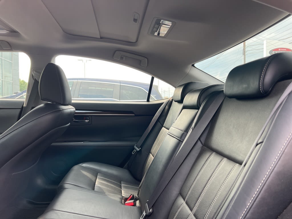 Thumbnail: 2018 Lexus ES - 9