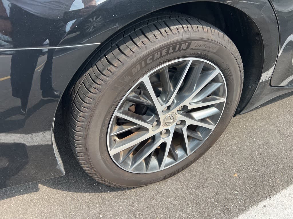 Thumbnail: 2018 Lexus ES - 5